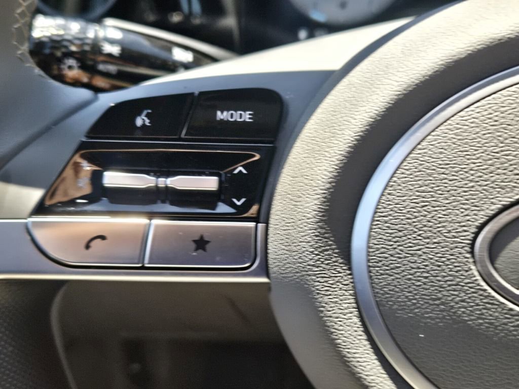Certified 2025 Hyundai Elantra SEL FWD image 24