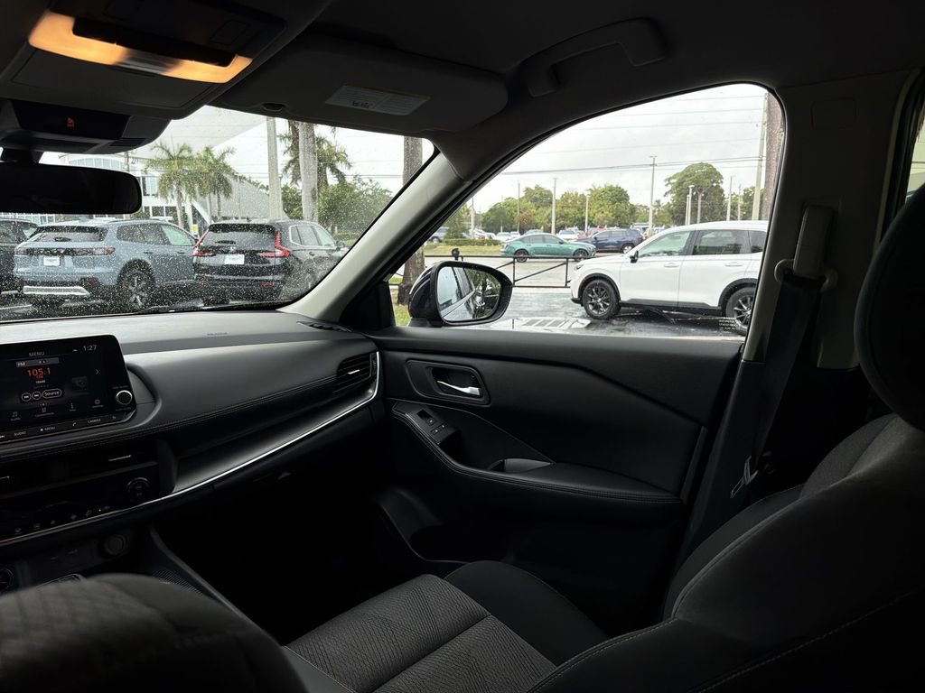 Used 2024 Nissan Rogue SV FWD image 11
