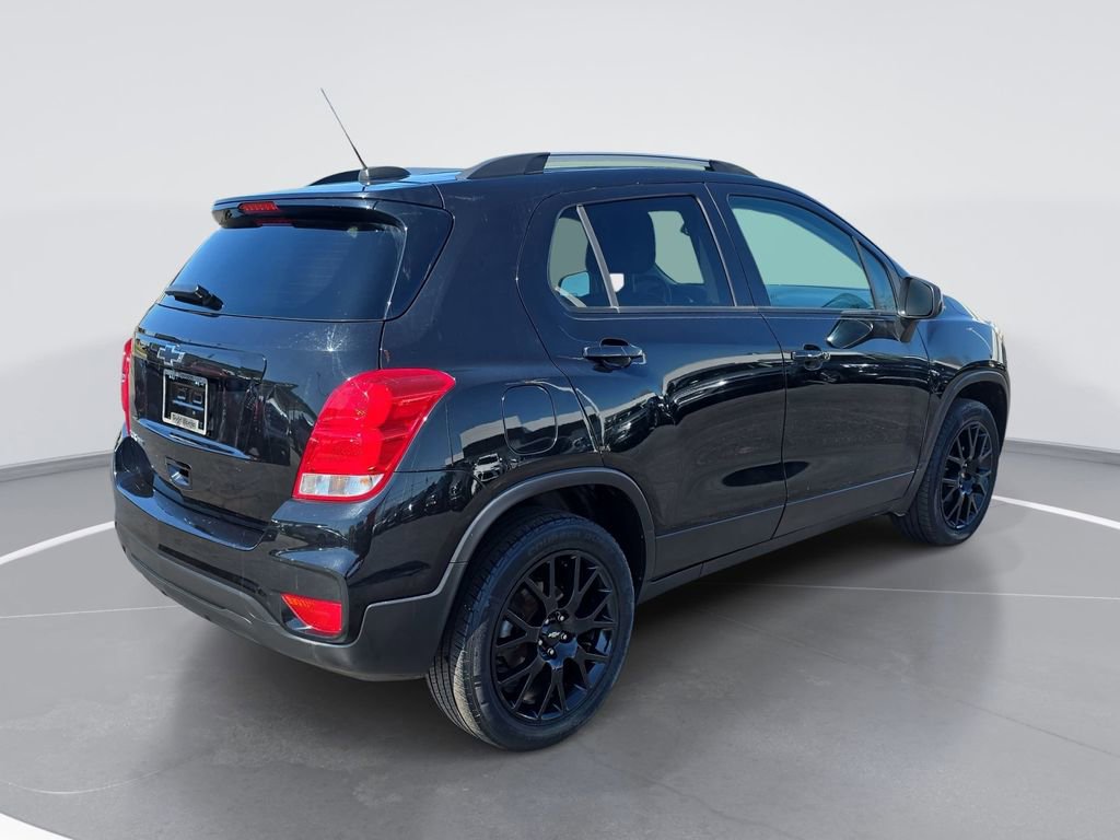 Used 2021 Chevrolet Trax LT w/ Midnight Edition AWD/4WD image 3