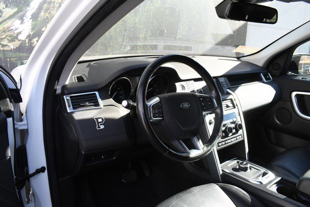 Used 2018 Land Rover Discovery Sport SE image 14