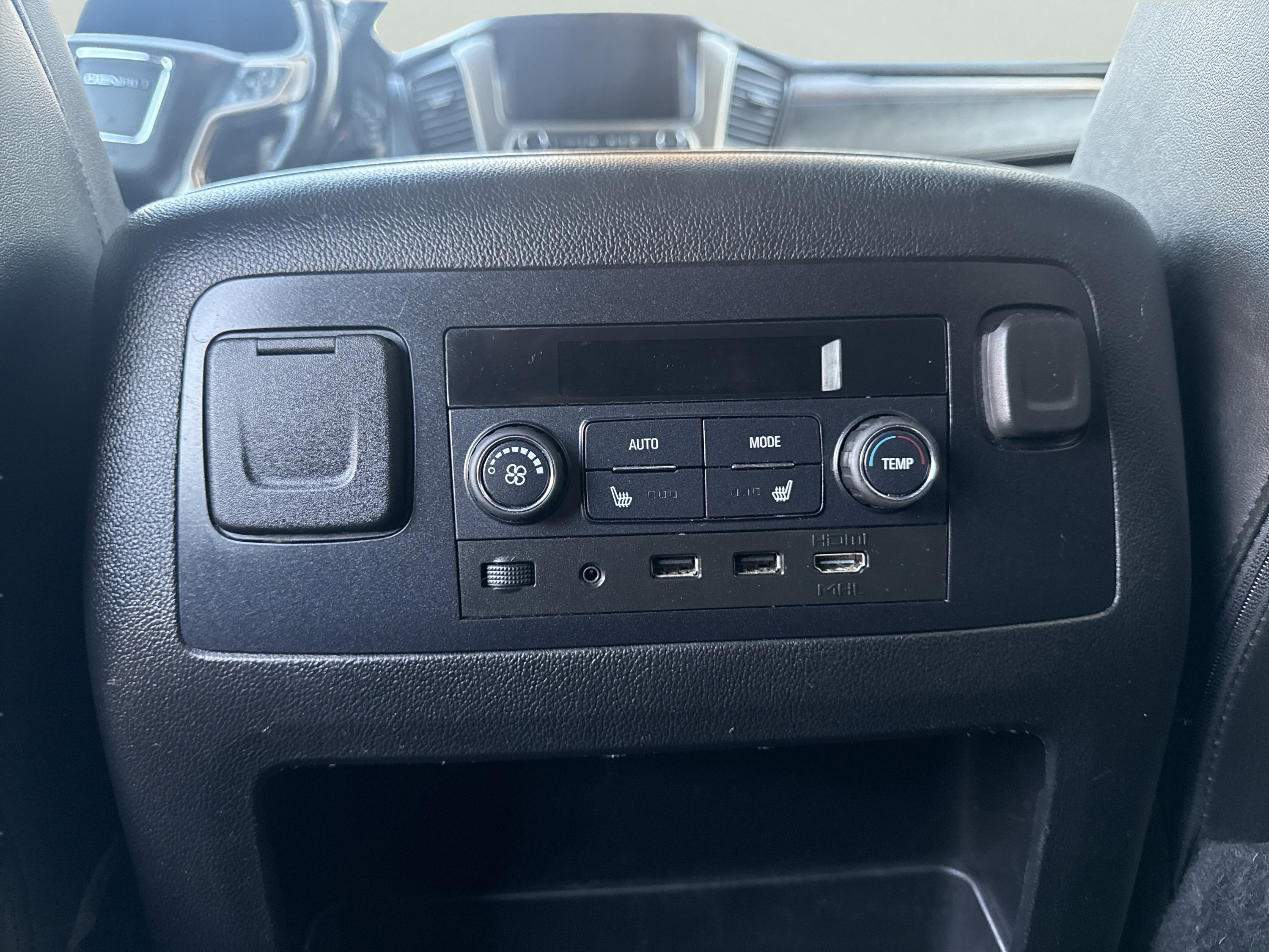 Used 2018 GMC Yukon XL Denali w/ Denali Ultimate Package image 15