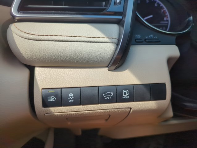 Used 2019 Toyota Camry LE image 26