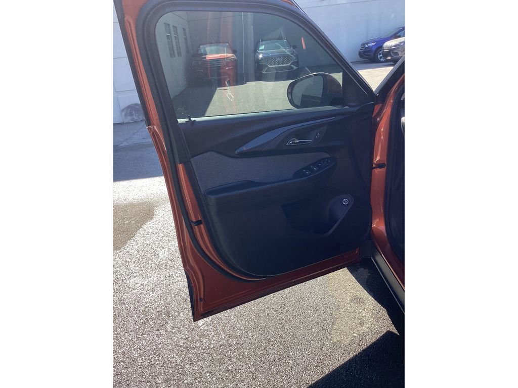 Used 2022 Chevrolet TrailBlazer LT w/ Sun and Liftgate Package AWD/4WD image 19