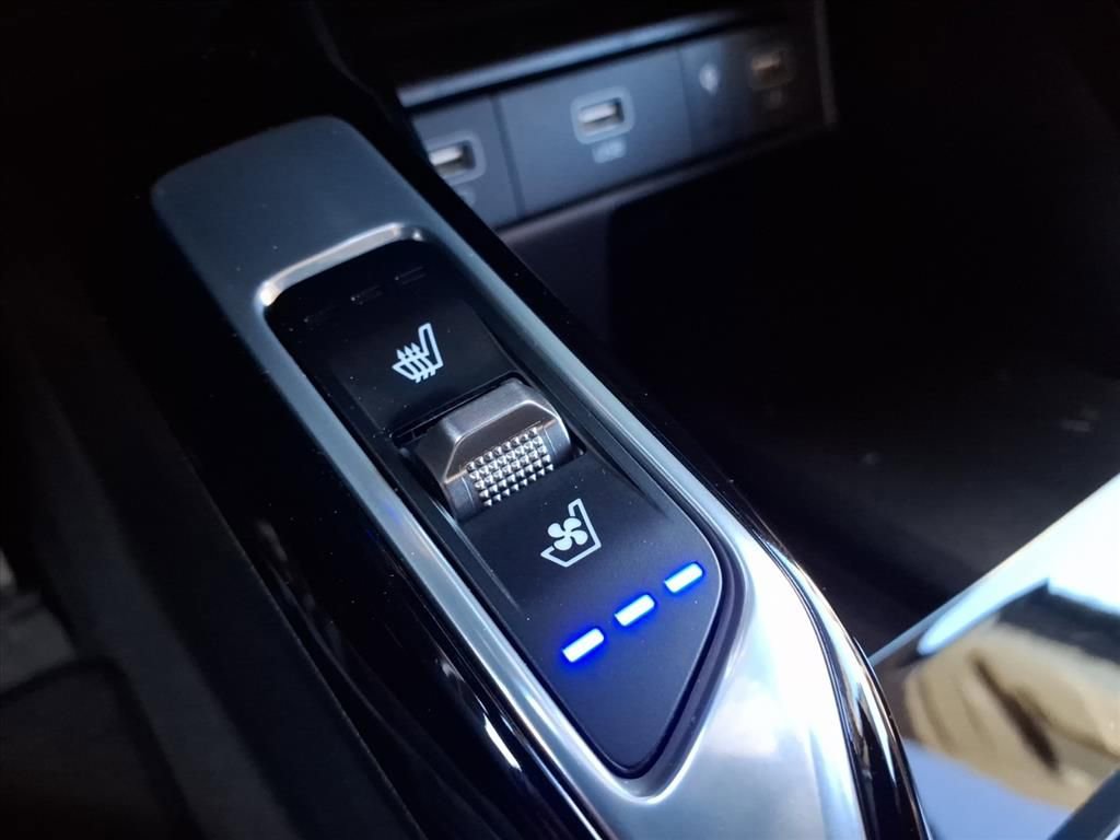 Used 2023 Kia Sorento SX Prestige image 14