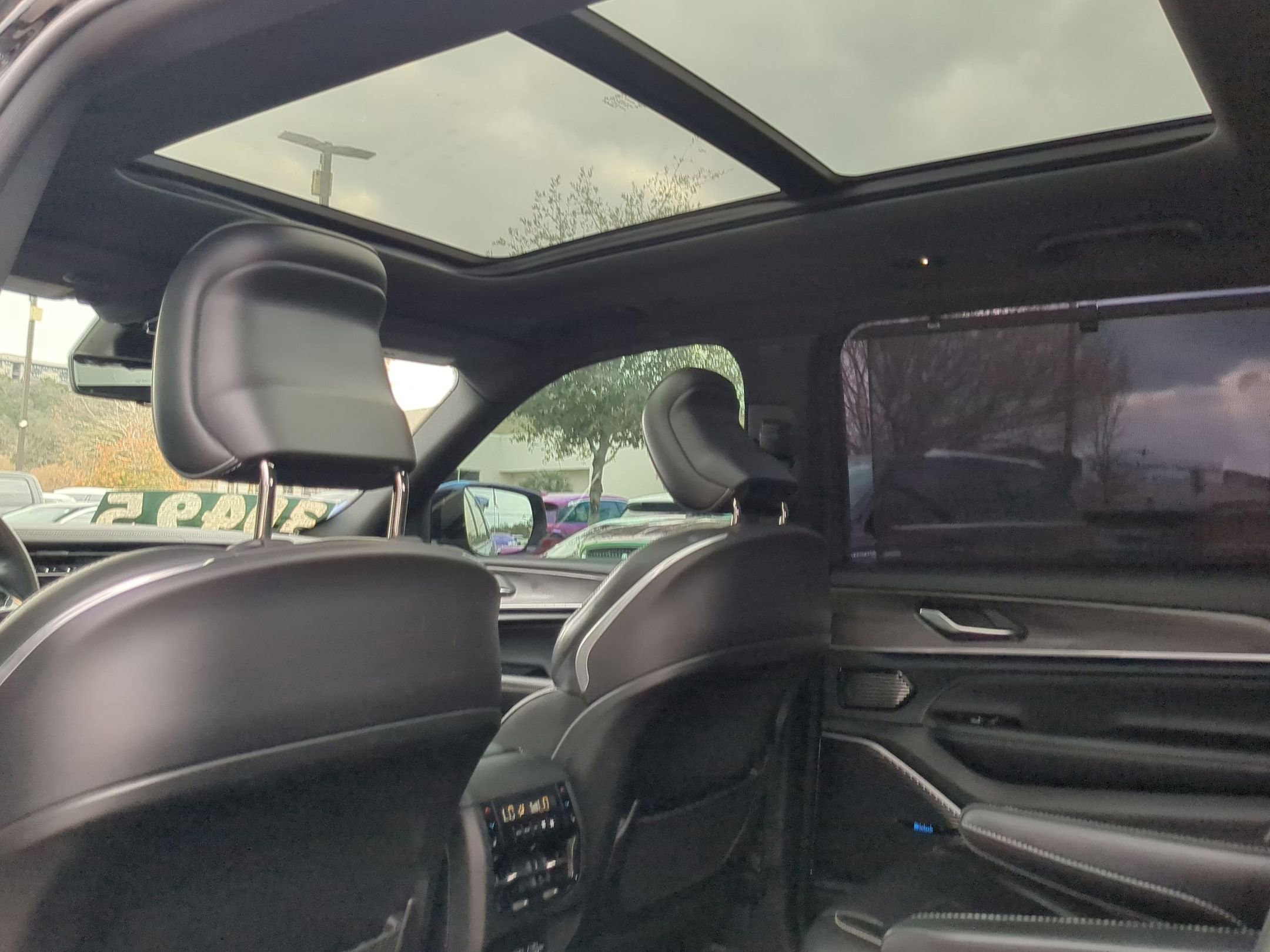 Used 2022 Jeep Grand Cherokee L Overland w/ Advanced Protech Group III image 21