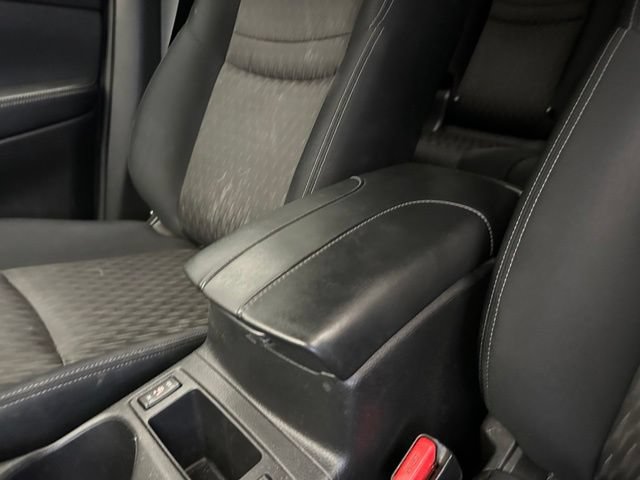 Used 2017 Nissan Rogue SV AWD/4WD image 31