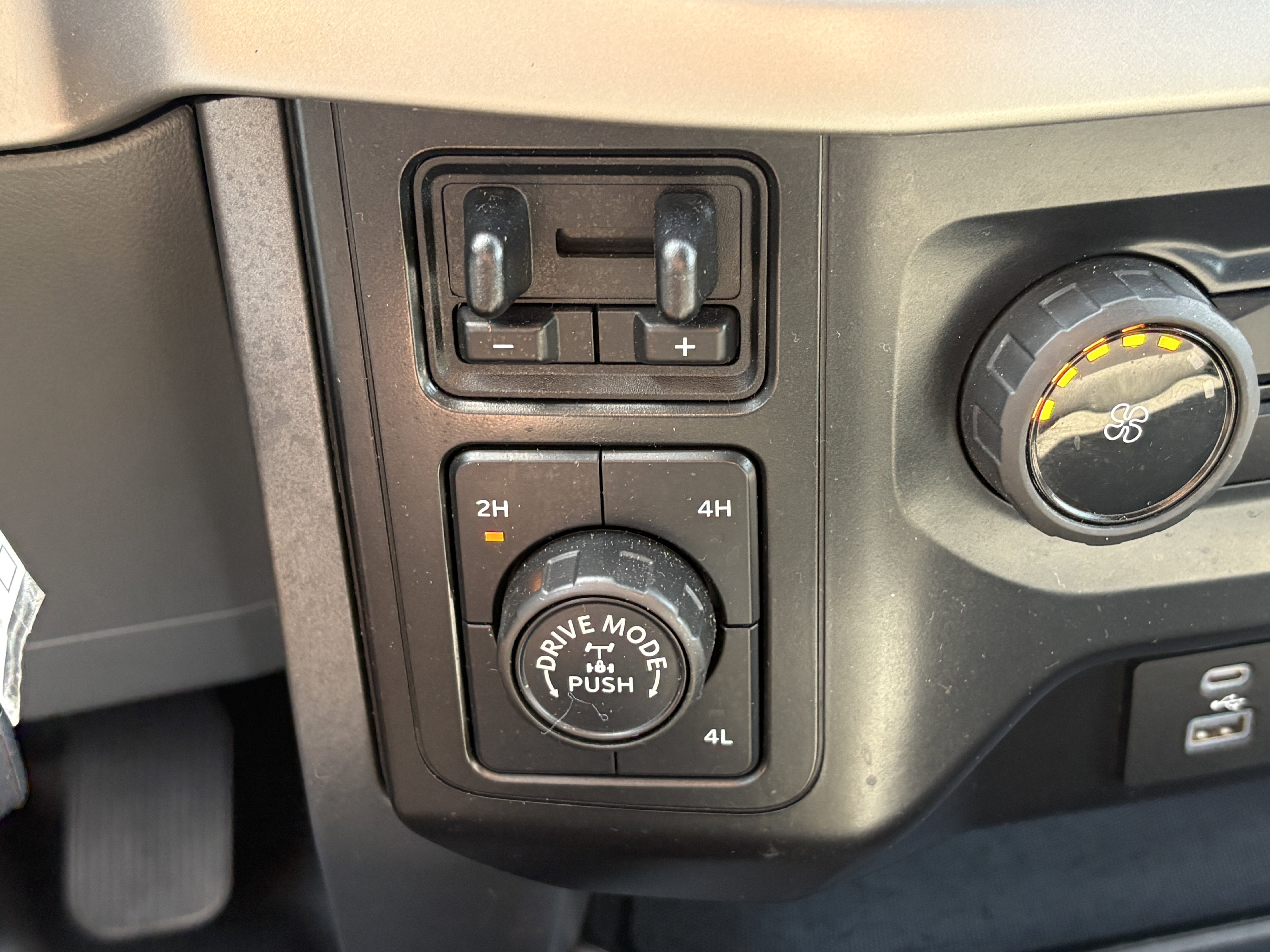 Used 2021 Ford F150 XLT AWD/4WD image 19