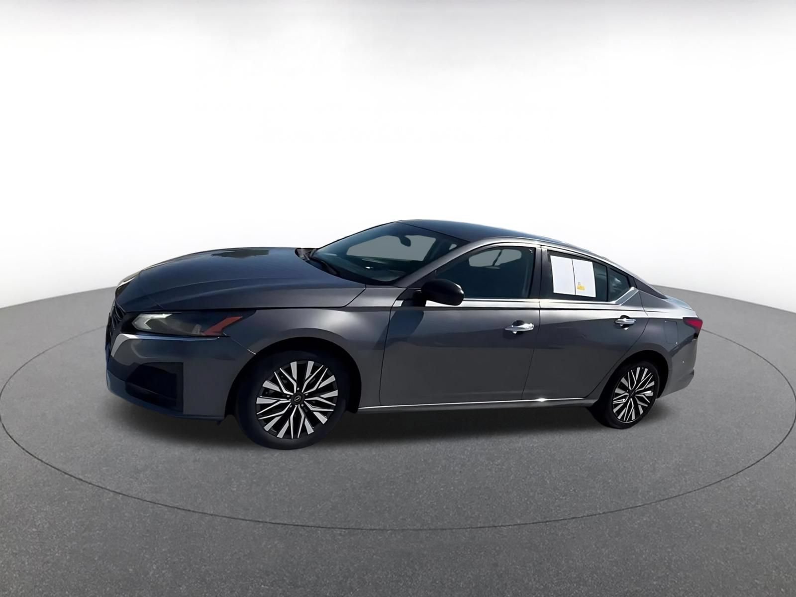 Used 2025 Nissan Altima 2.5 SV FWD image 6