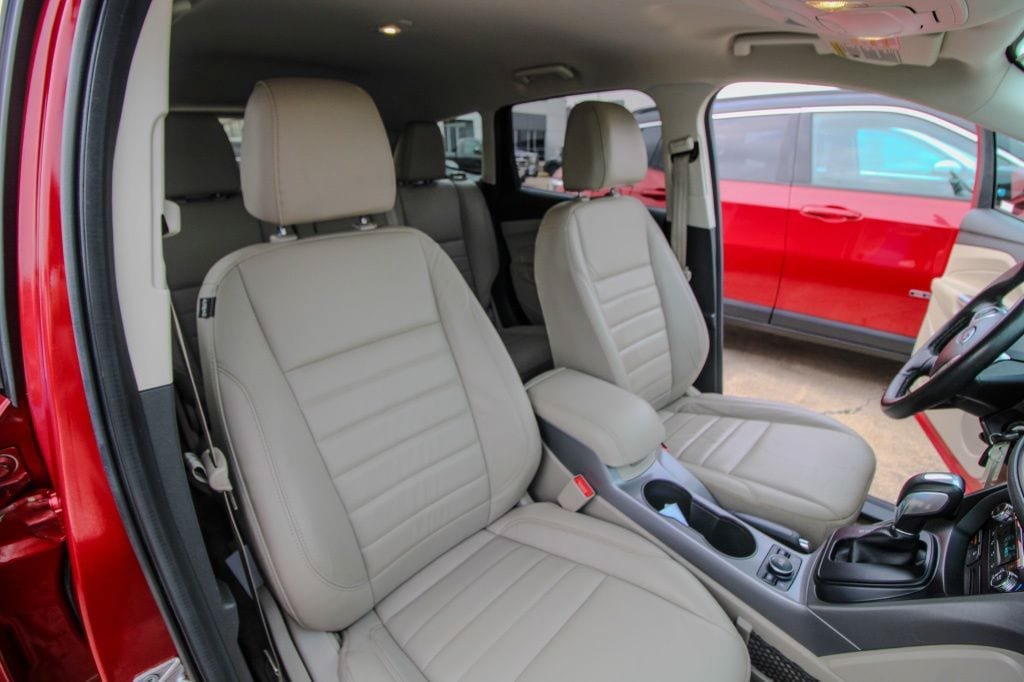 Used 2016 Ford Escape SE w/ SE Leather Comfort Package AWD/4WD image 17