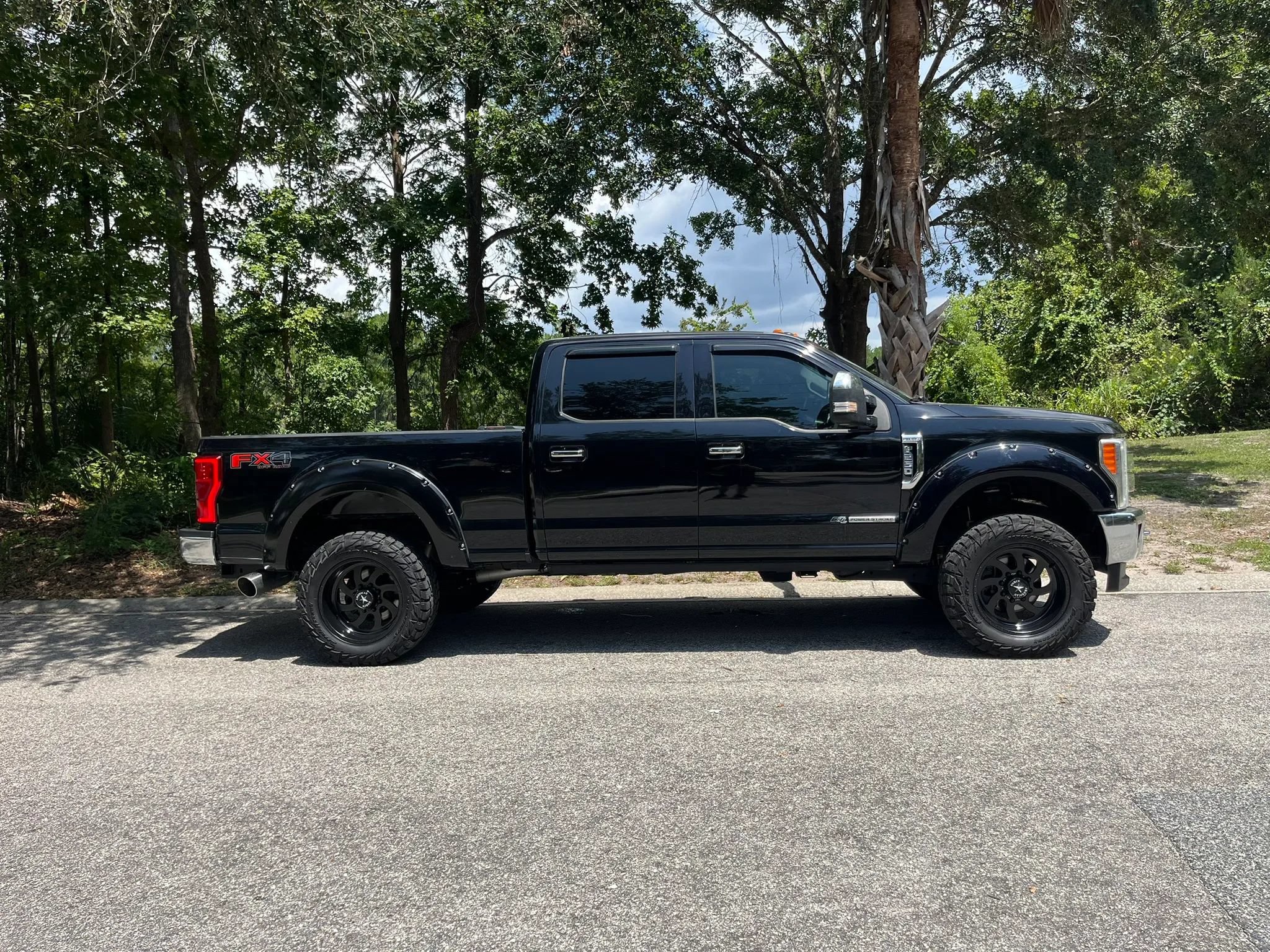 Used 2017 Ford F250 Lariat w/ Lariat Ultimate Package AWD/4WD image 3
