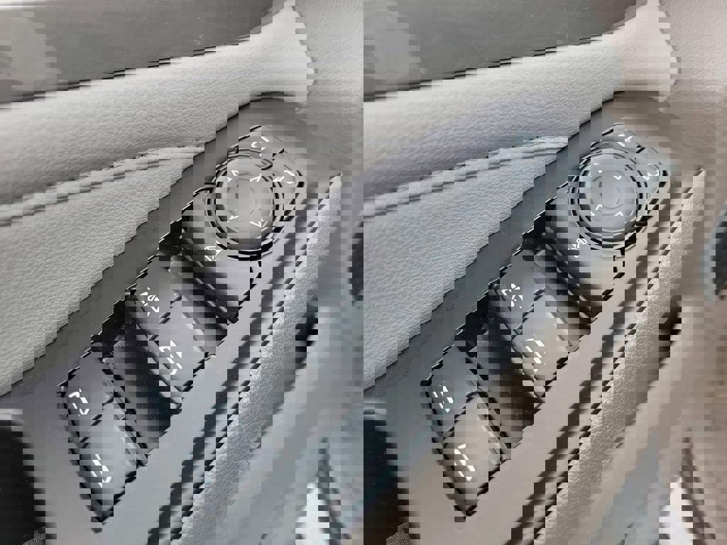 Certified 2020 Chevrolet Traverse LT w/ Driver Confidence II Package image 20