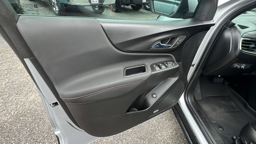 Used 2022 Chevrolet Equinox RS w/ RS Leather Package image 11