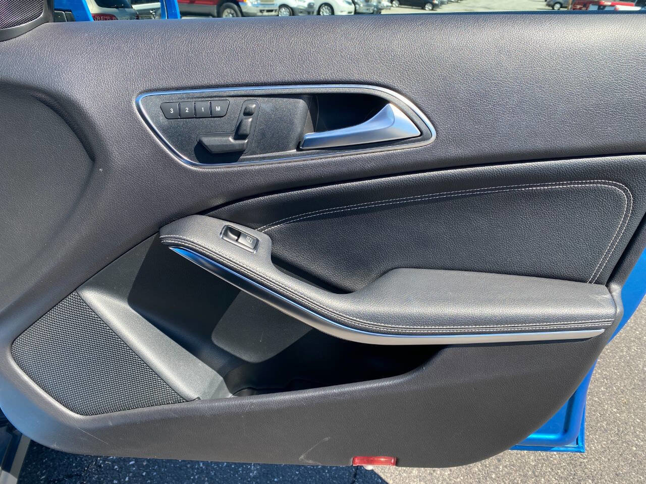 Used 2015 Mercedes-Benz GLA 250 4MATIC image 32