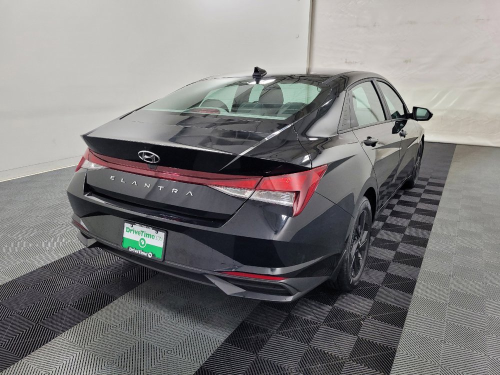 Used 2023 Hyundai Elantra SEL w/ Winter Weather Package FWD image 9