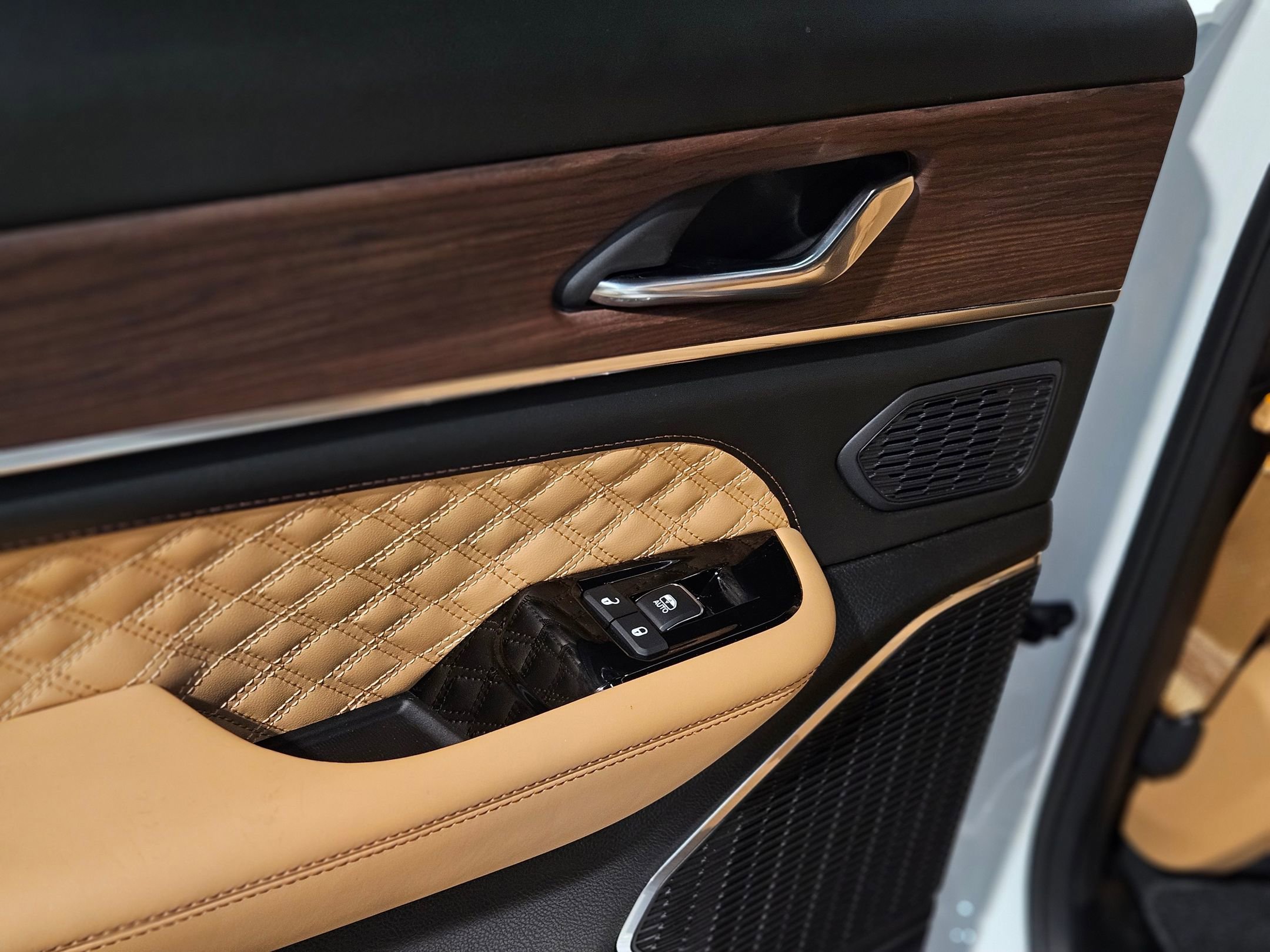 Used 2024 Jeep Grand Cherokee L Summit image 36