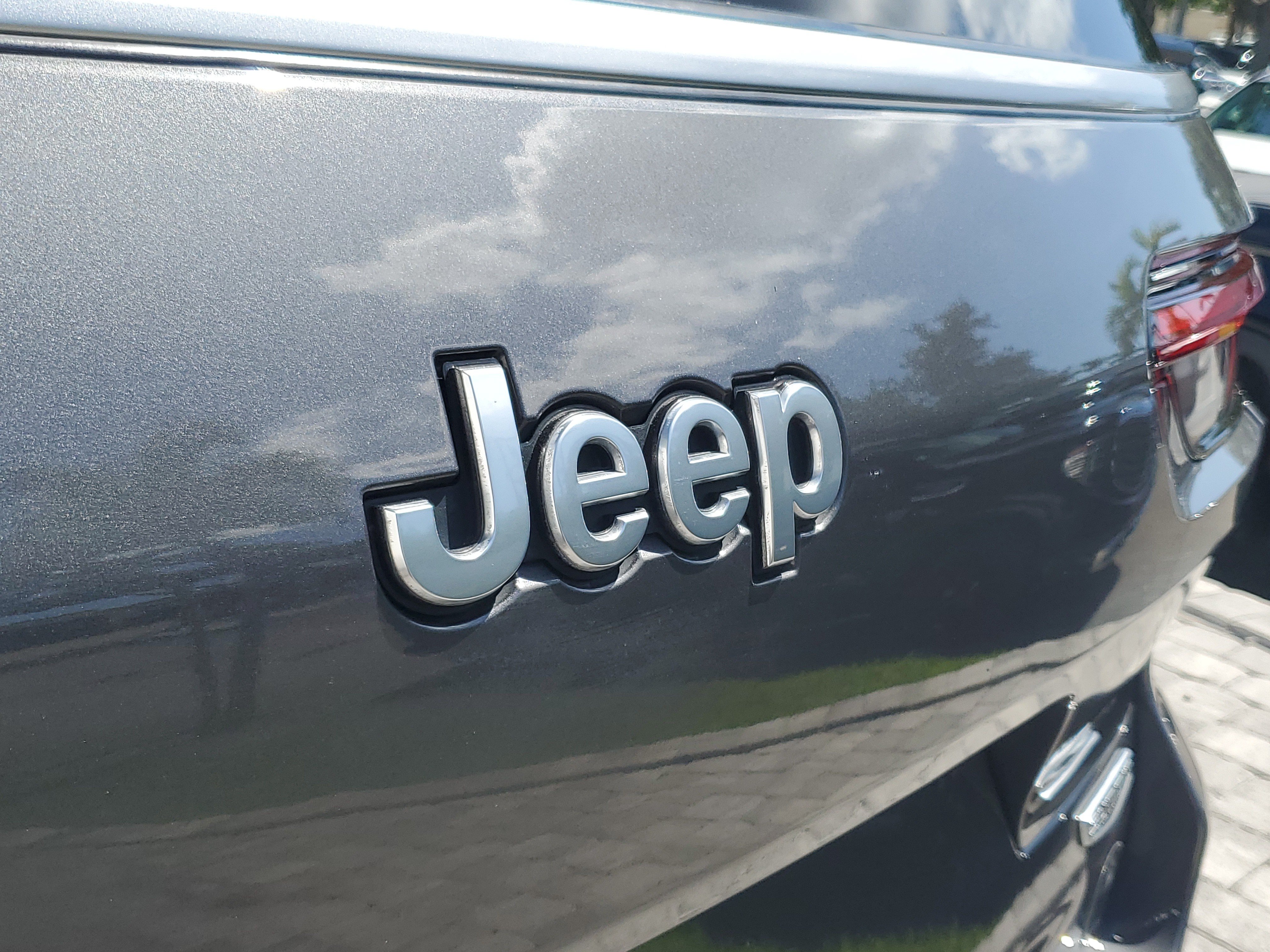 Used 2021 Jeep Grand Cherokee L Summit w/ Luxury Tech Group V RWD image 8