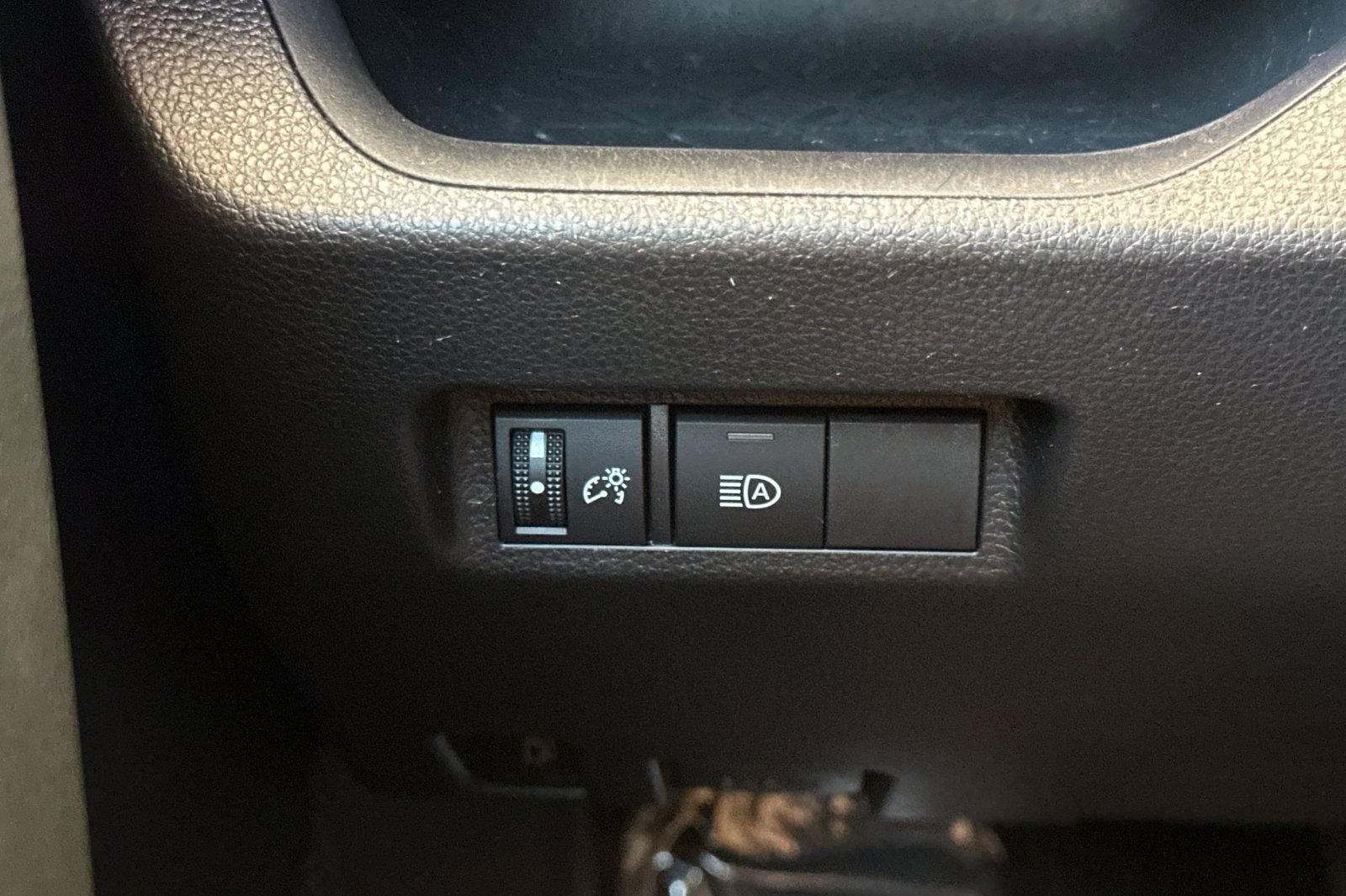 Used 2025 Toyota RAV4 XLE AWD/4WD image 31