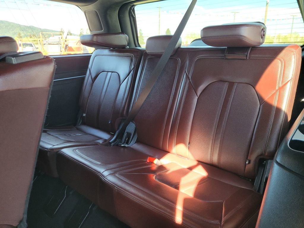 Used 2024 Ford Expedition Limited image 12