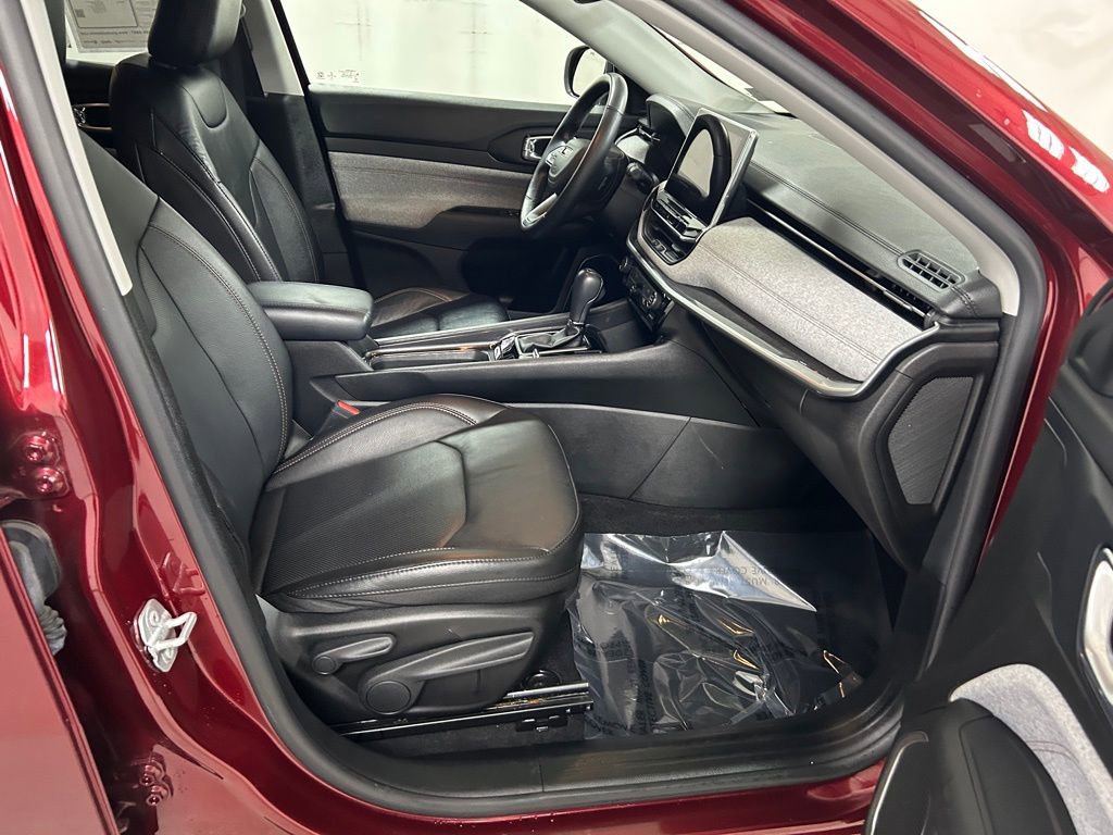 Used 2022 Jeep Compass Latitude image 13