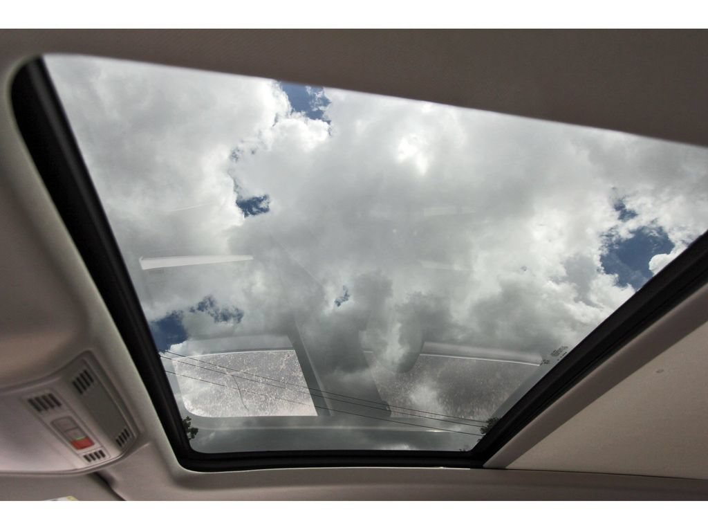 Used 2024 Volkswagen Tiguan SE w/ Panoramic Sunroof Package AWD/4WD image 22