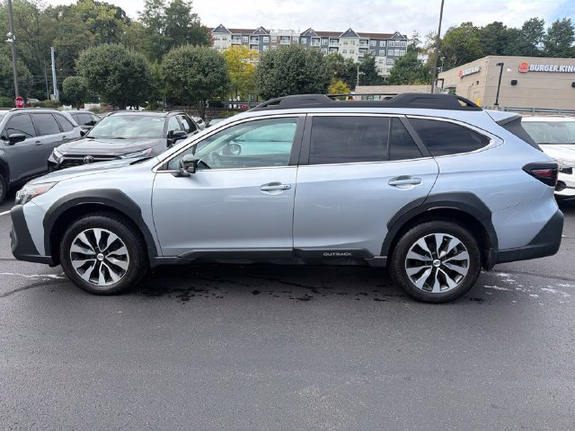 Used 2023 Subaru Outback Limited AWD/4WD image 3