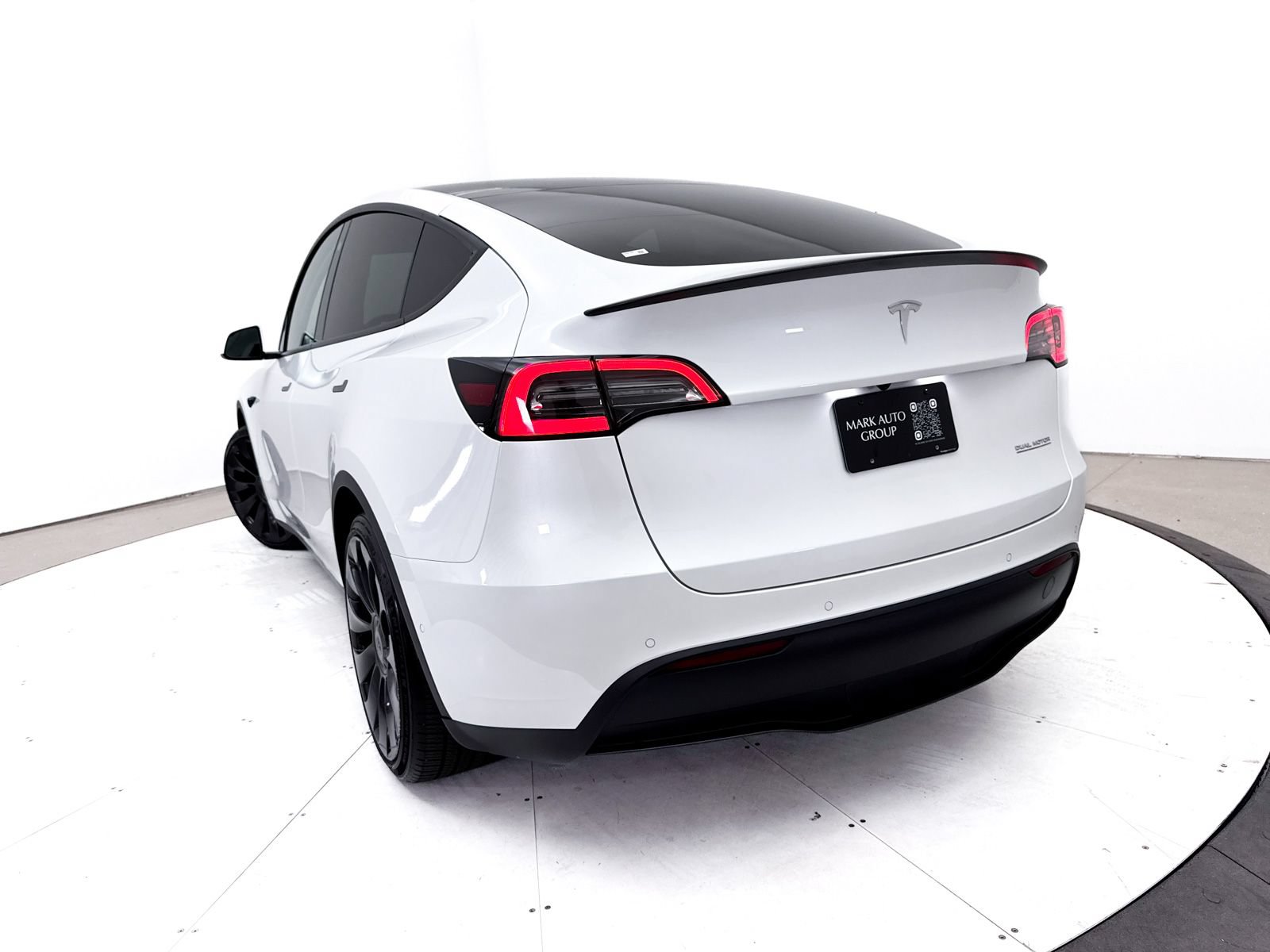 Used 2022 Tesla Model Y Performance AWD/4WD image 8