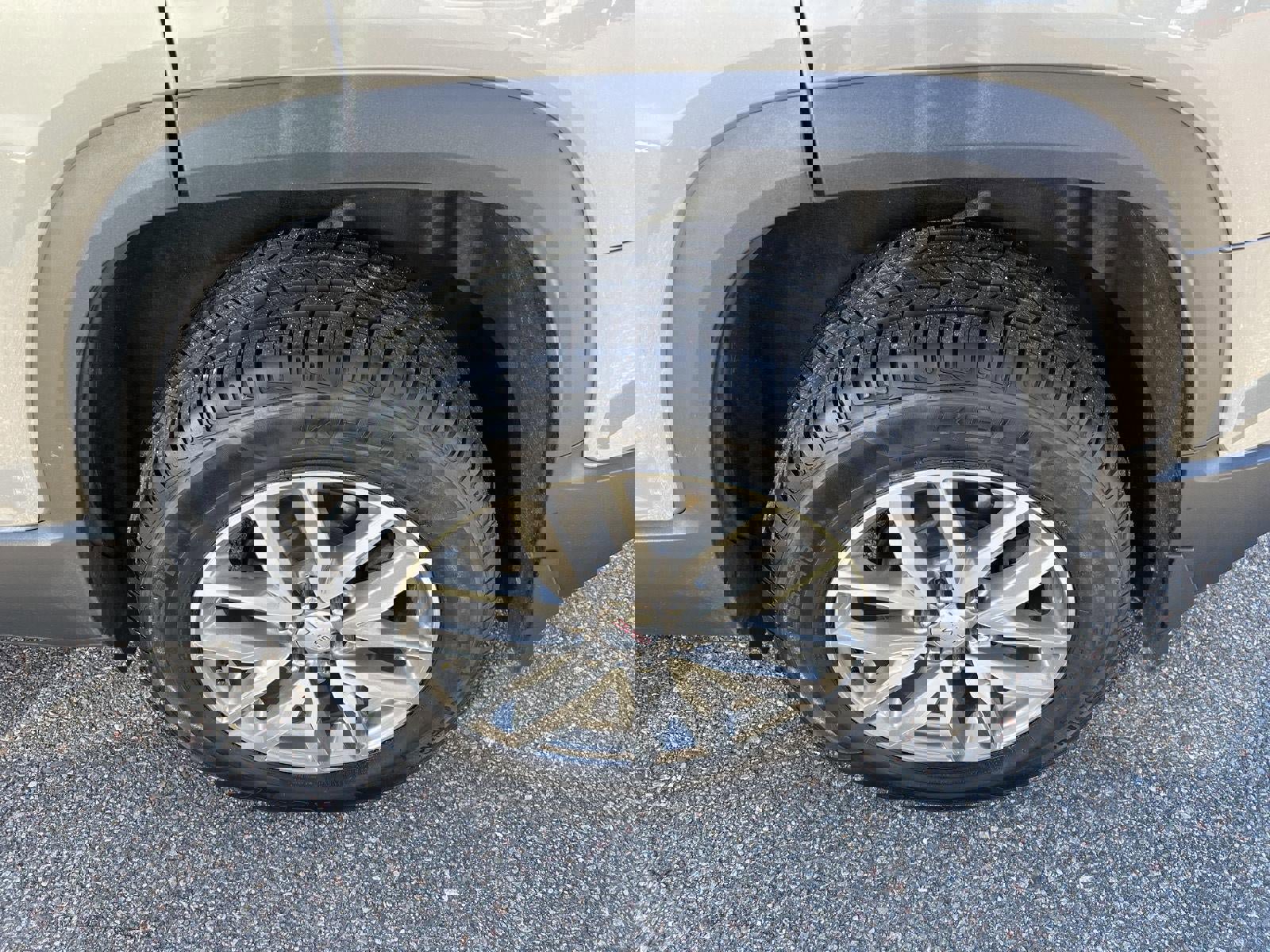 Used 2019 GMC Acadia SLE w/ Driver Alert Package I image 22