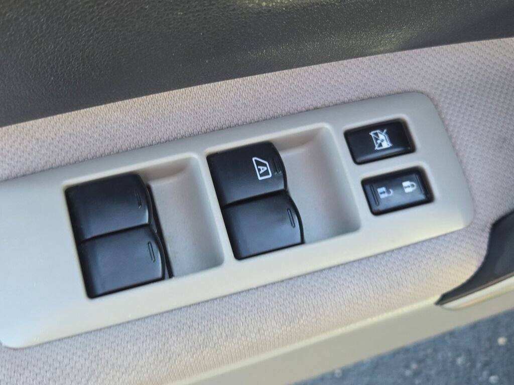 Used 2014 Nissan Rogue S FWD image 25