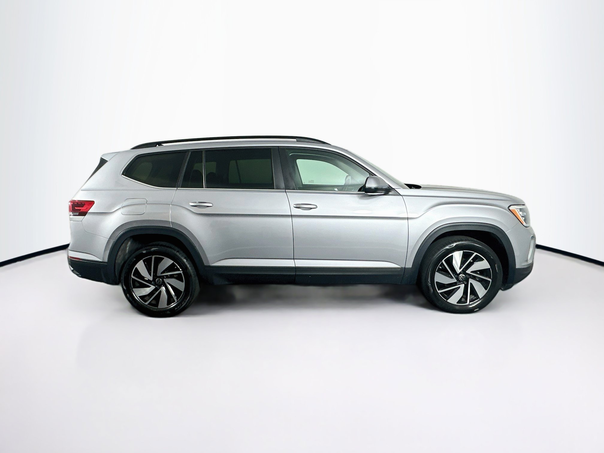 Used 2025 Volkswagen Atlas SE AWD/4WD image 10