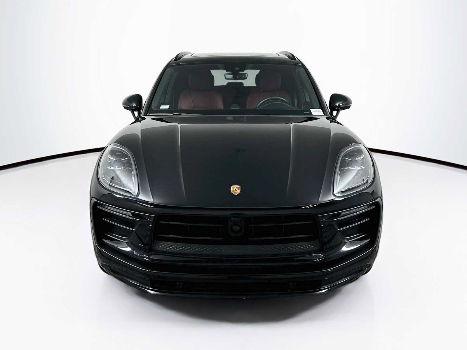 Certified 2026 Porsche Macan AWD/4WD image 6