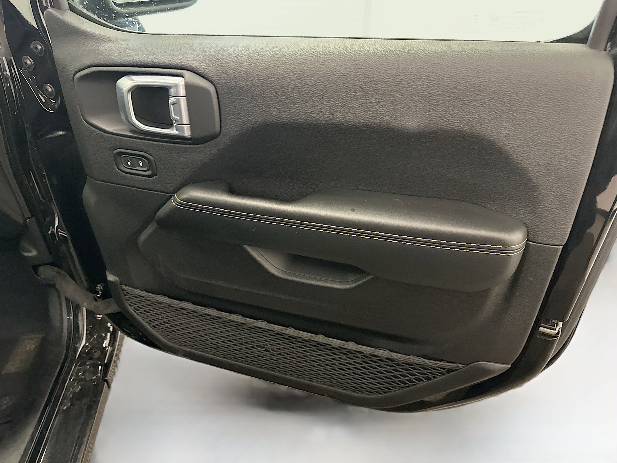 Used 2025 Jeep Wrangler Unlimited Sahara AWD/4WD image 32