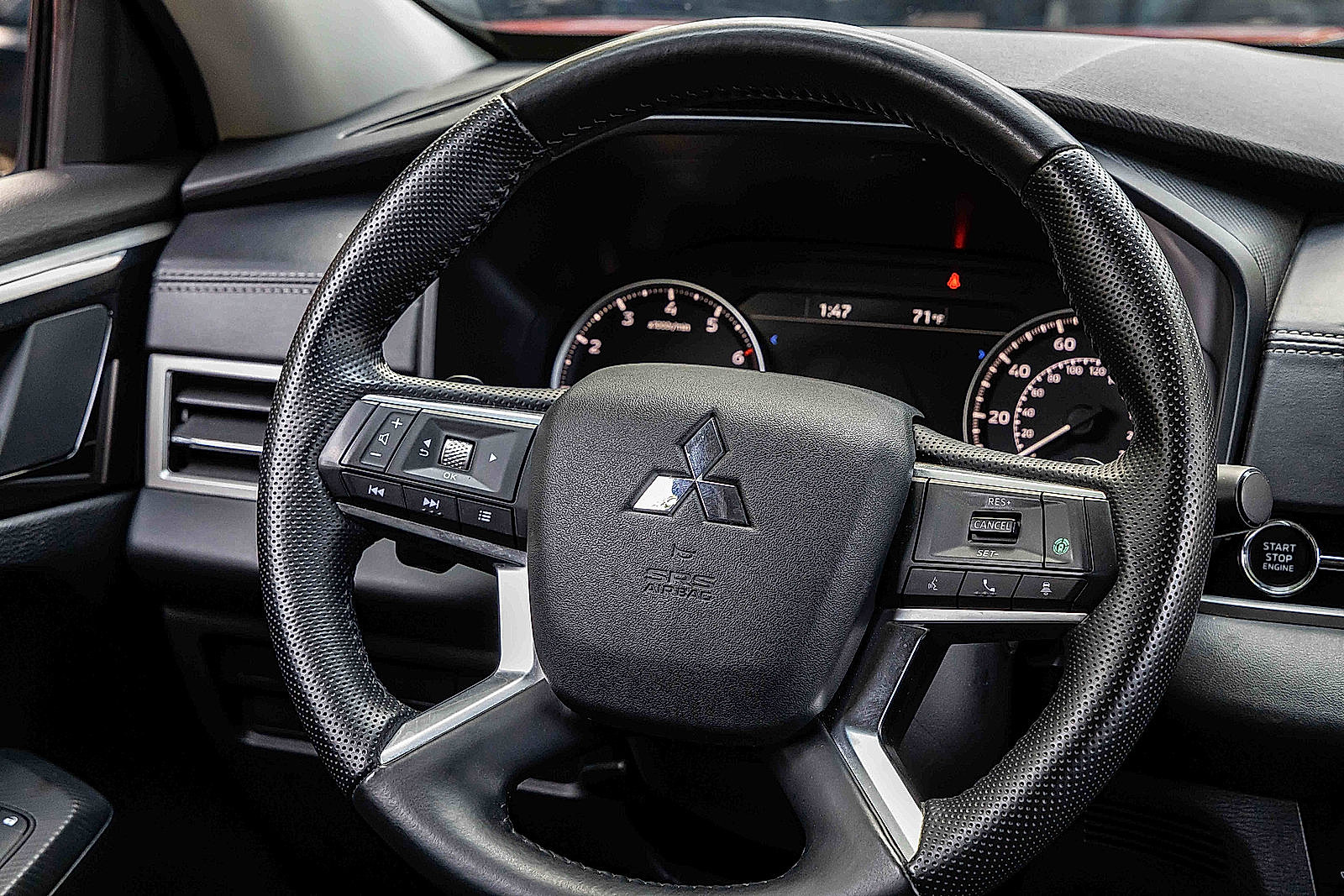 Used 2024 Mitsubishi Outlander AWD image 9