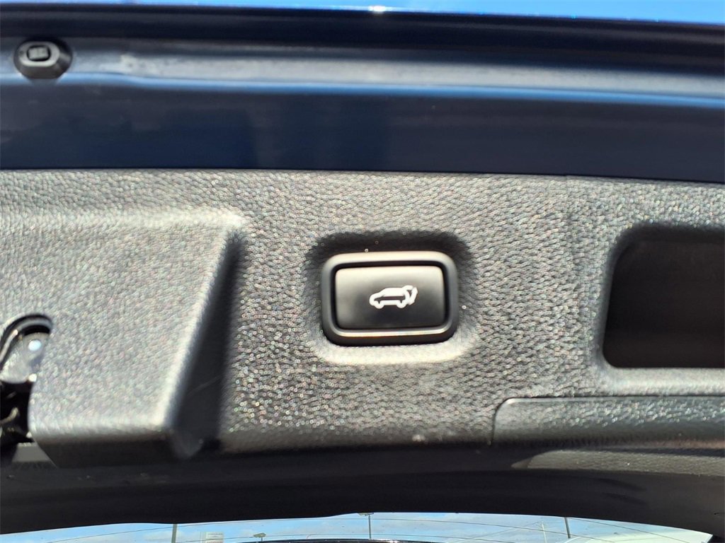 Used 2022 Hyundai Santa Fe SEL w/ Convenience Package image 6