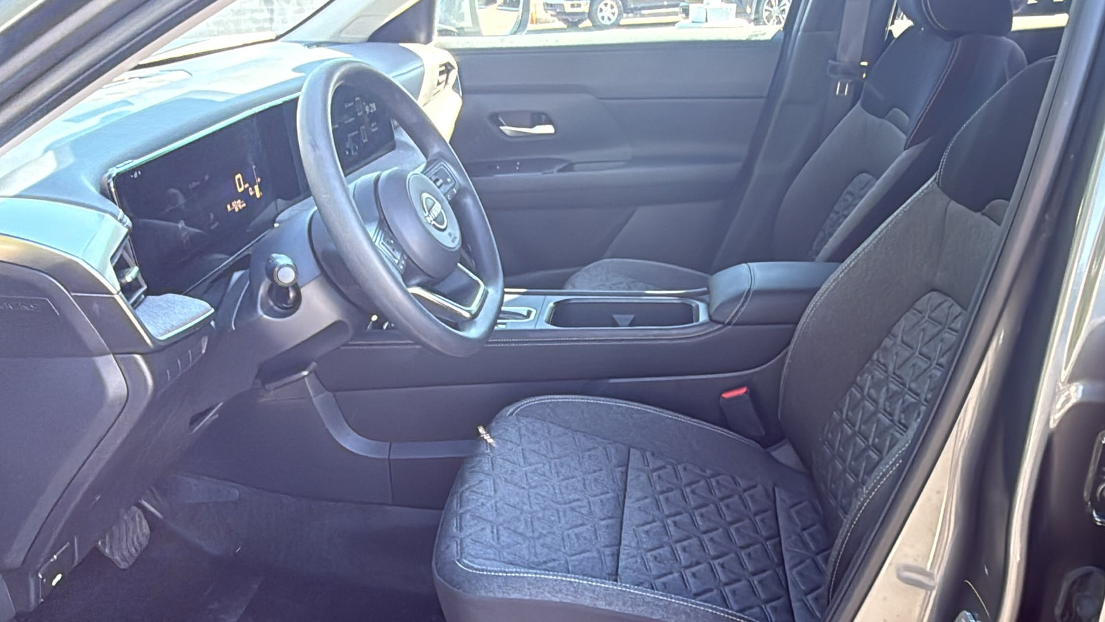 Certified 2025 Nissan Kicks SV AWD/4WD image 19