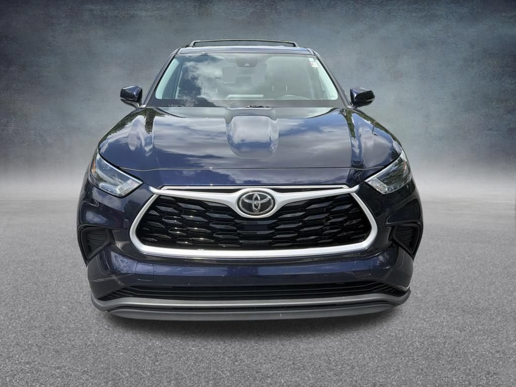 Used 2022 Toyota Highlander L AWD/4WD image 2