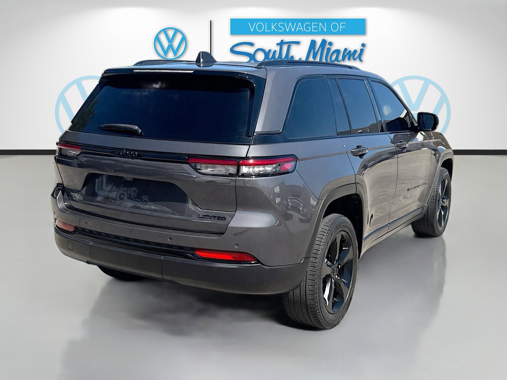 Used 2024 Jeep Grand Cherokee Limited w/ Black Appearance Package image 7