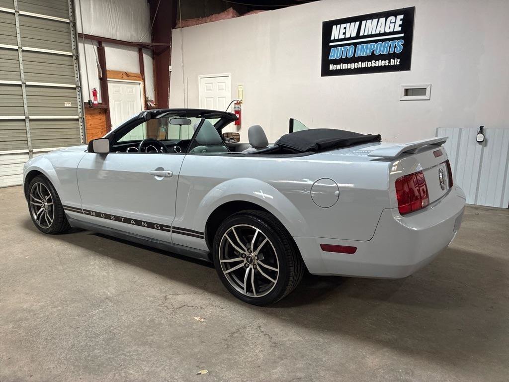 Used 2005 Ford Mustang Premium RWD image 12
