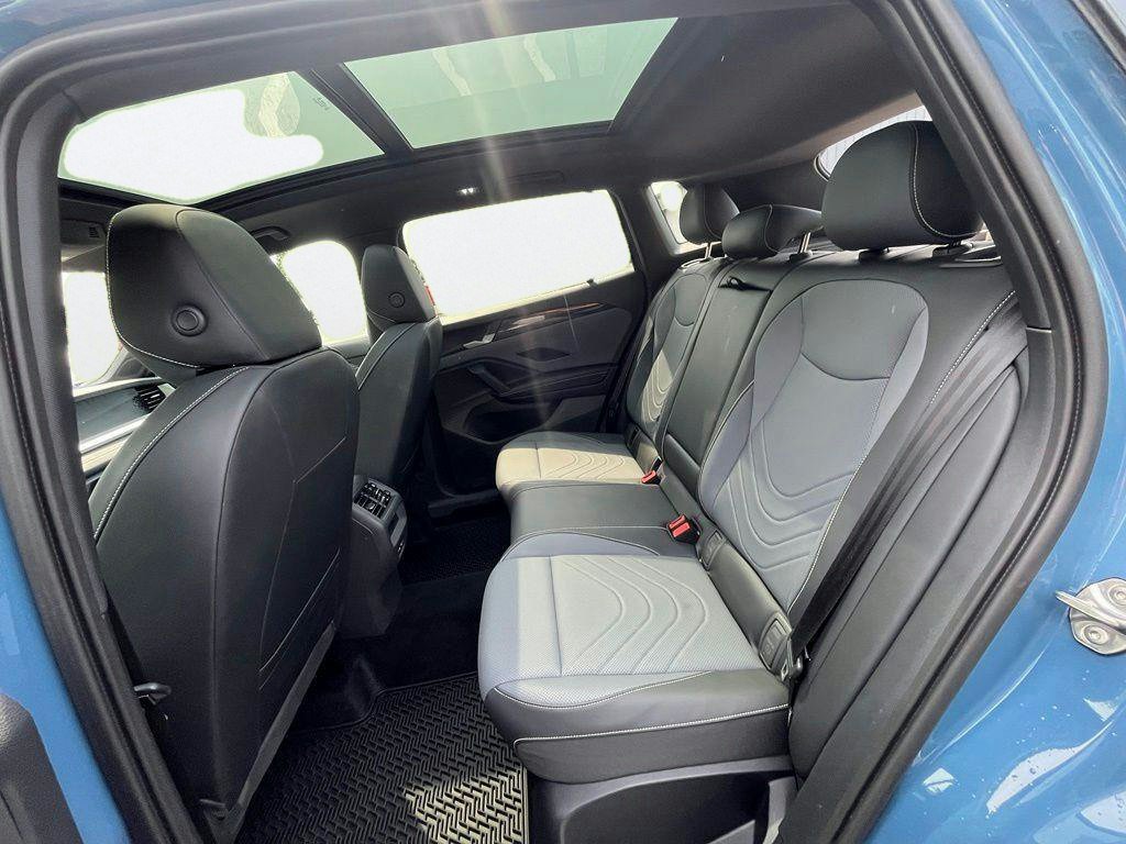 Certified 2026 Volkswagen Tiguan SE R-Line AWD/4WD image 25