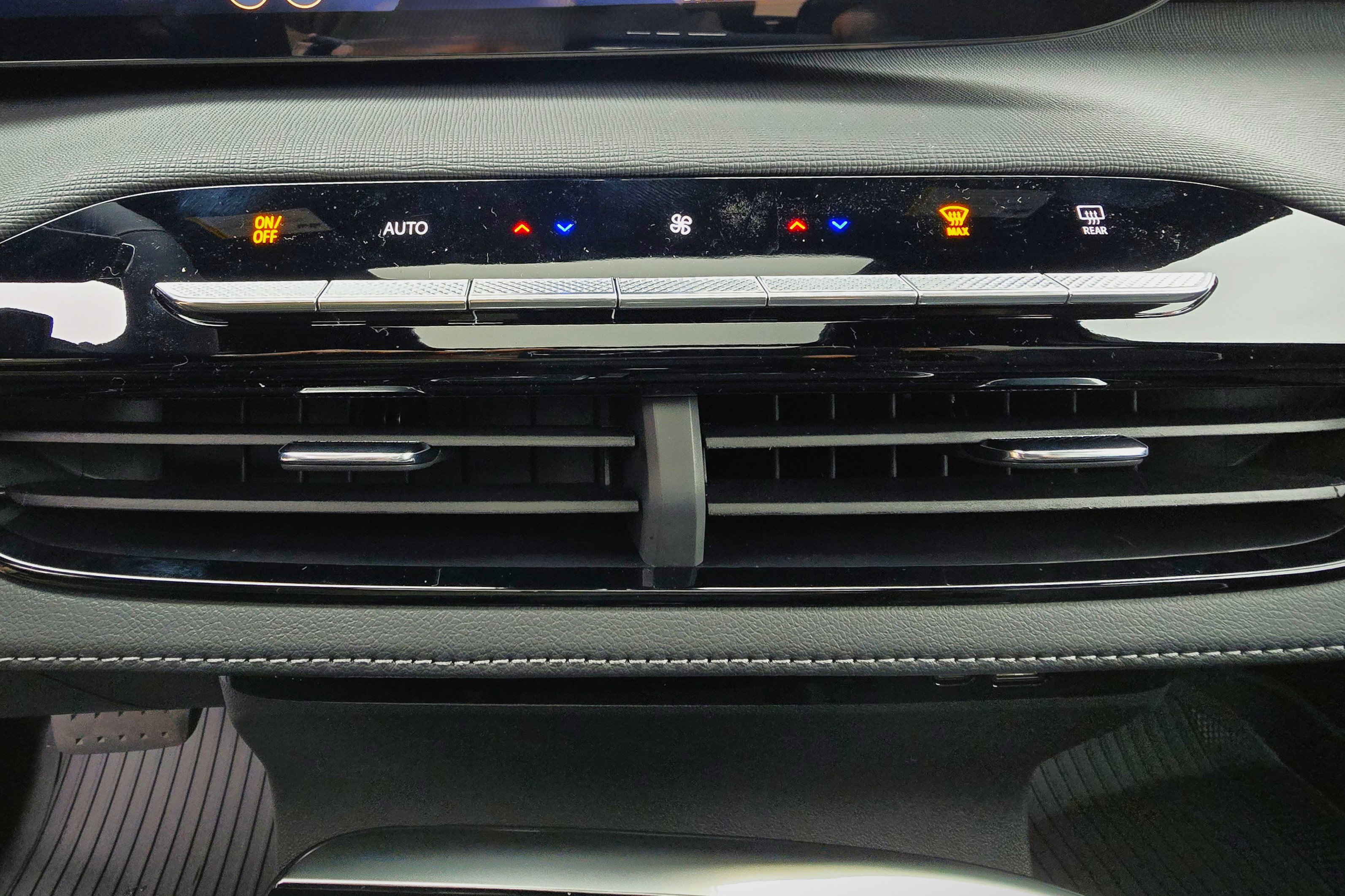 New 2026 Buick Enclave Sport Touring w/ Super Cruise Package image 27