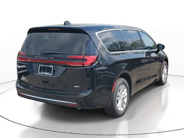 New 2027 Chrysler Pacifica Select AWD/4WD image 4