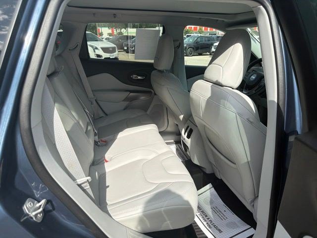 Used 2022 Jeep Cherokee Limited AWD/4WD image 20