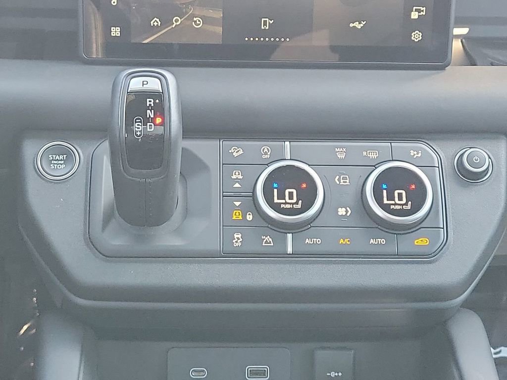 Used 2024 Land Rover Defender 110 X-Dynamic SE image 19