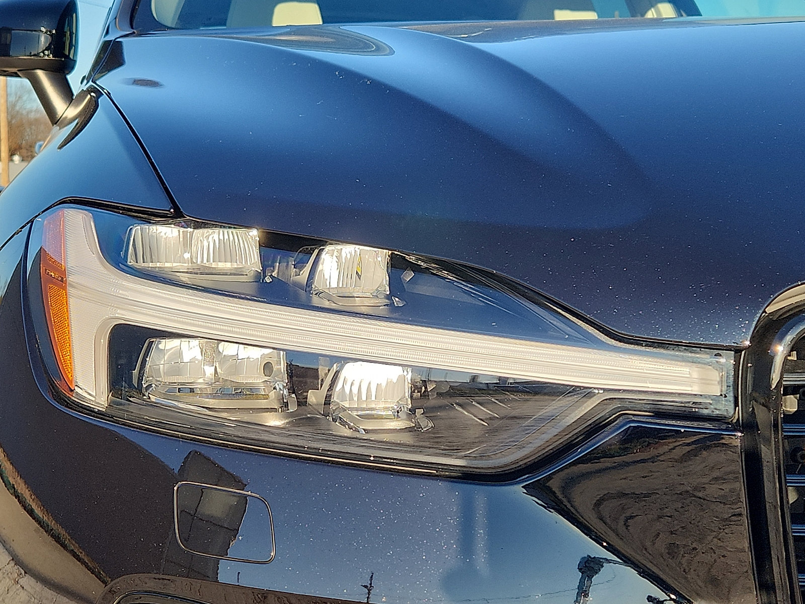 Certified 2023 Volvo XC60 B5 Plus w/ Climate Package image 9