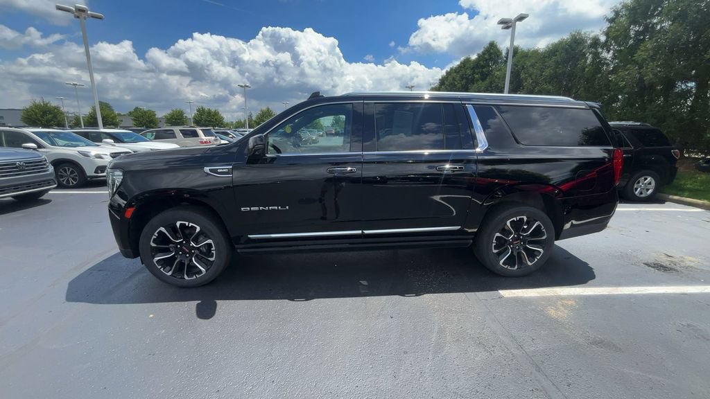 Used 2023 GMC Yukon XL Denali w/ LPO, Floor Liner Package AWD/4WD image 4