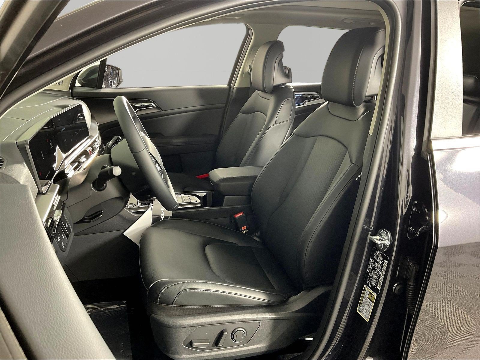 New 2026 Kia Sportage EX w/ EX Panorama Roof Package FWD image 17