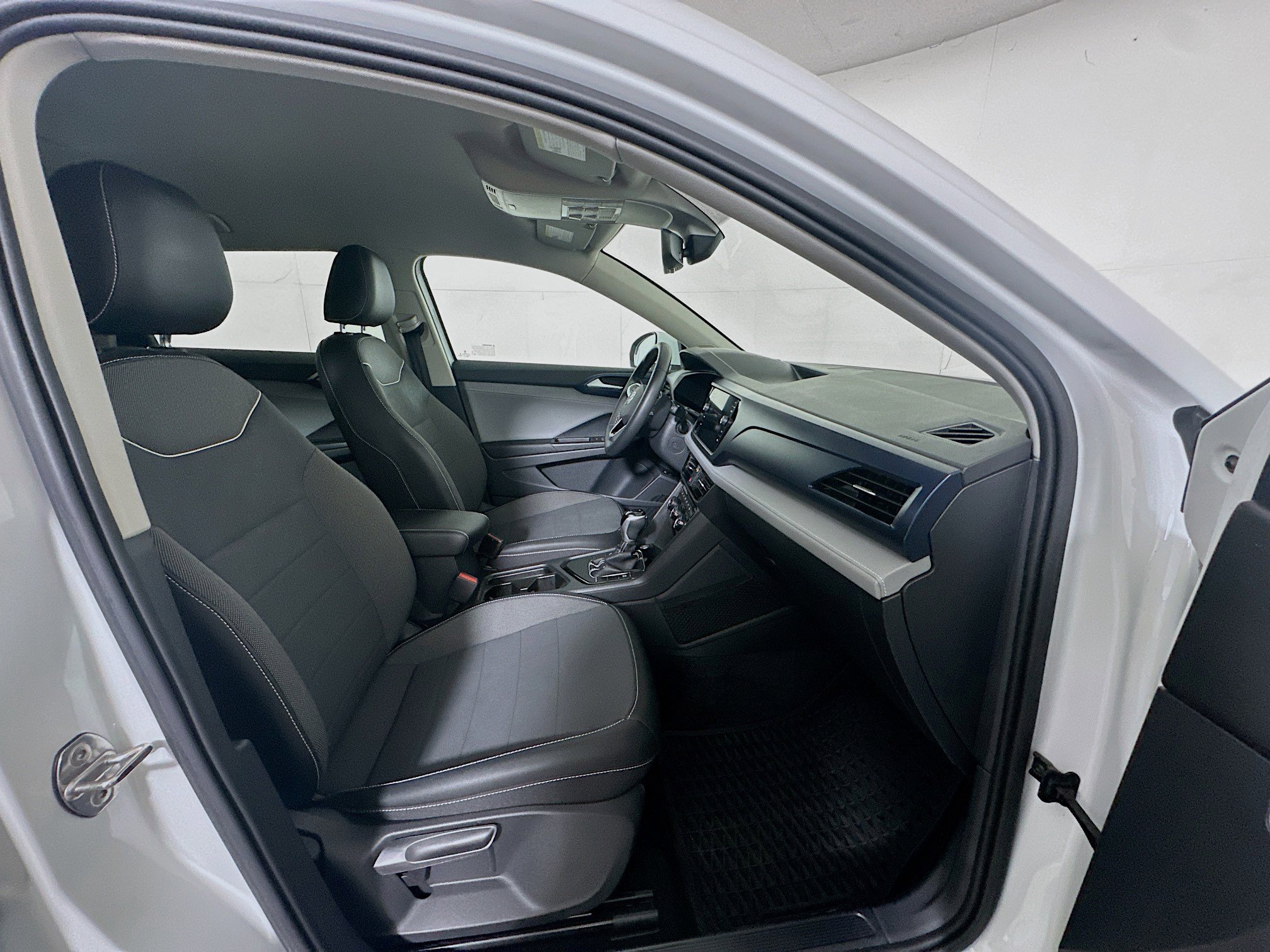Used 2023 Volkswagen Taos SE FWD image 30