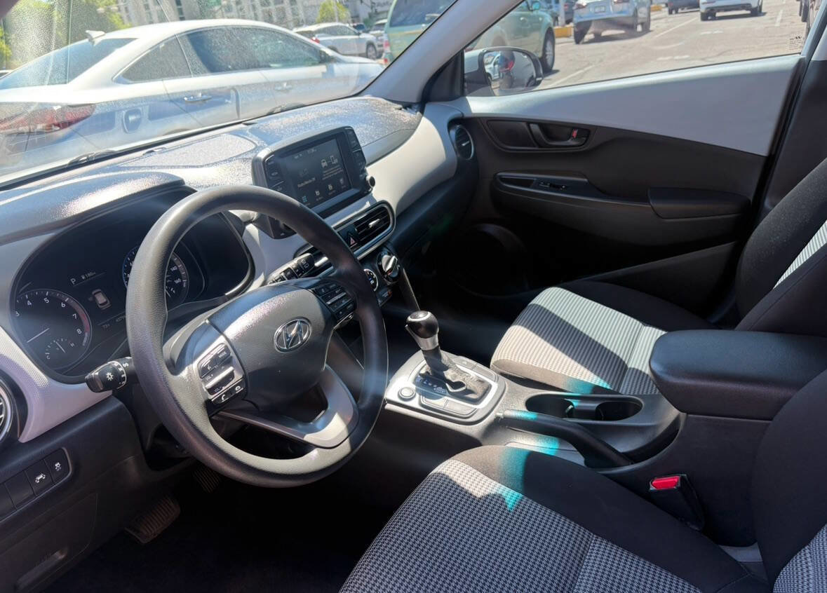 Used 2021 Hyundai Kona SE w/ Cargo Package FWD image 3
