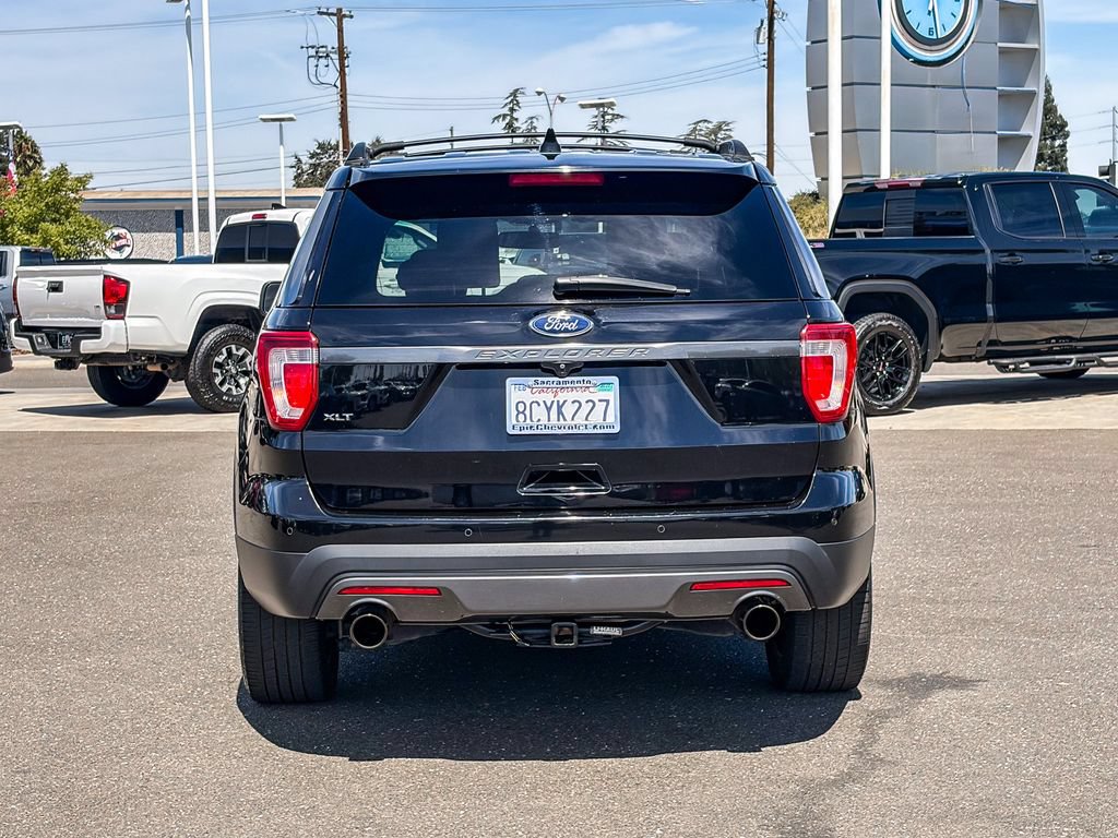 Used 2017 Ford Explorer XLT w/ Equipment Group 202A FWD image 3