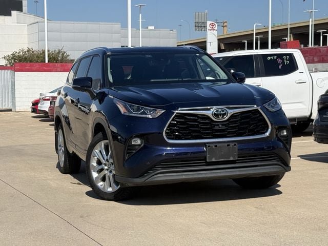 Used 2021 Toyota Highlander Limited AWD/4WD image 2
