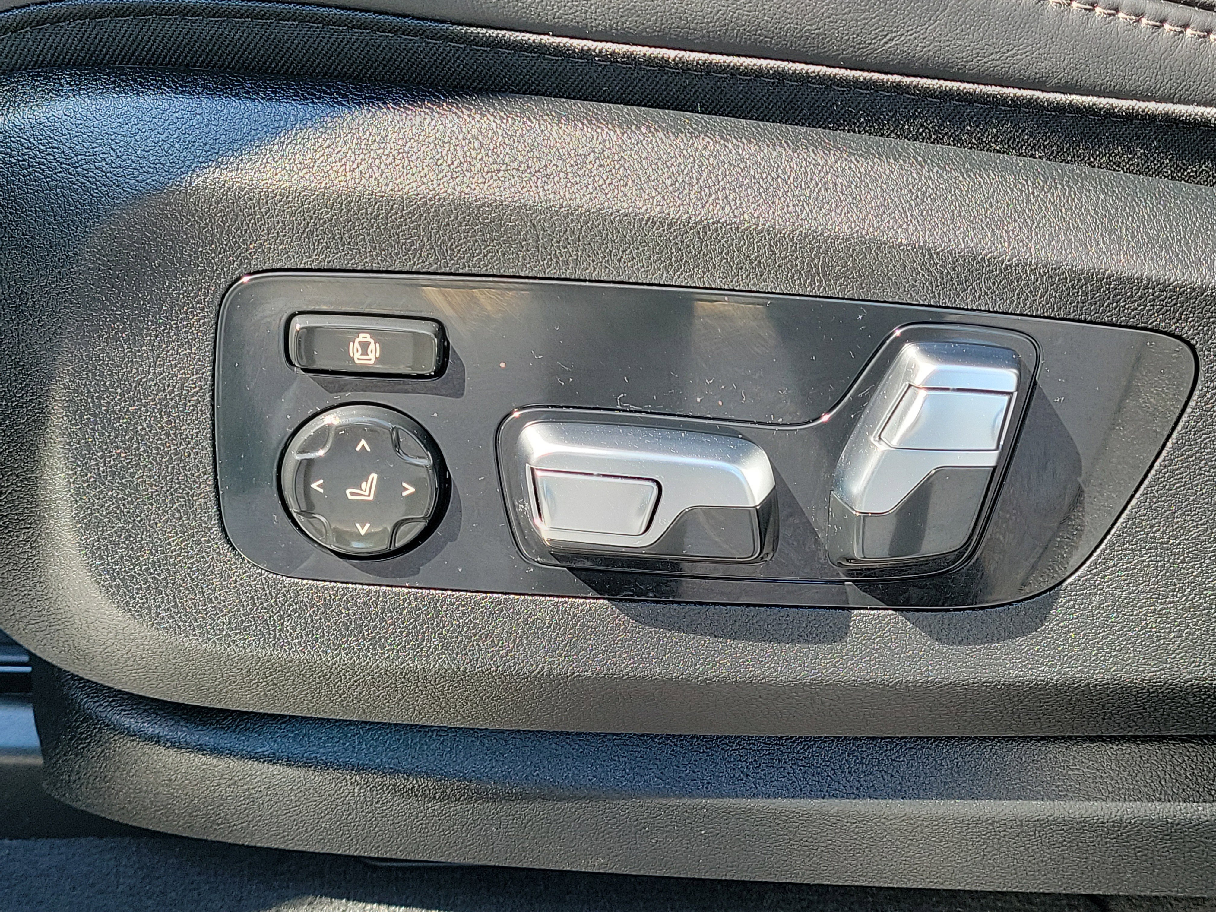 Used 2026 BMW X6 M60i AWD/4WD image 22